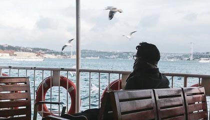 开云·体育官网APP下载-法国队欧洲杯半决赛被淘汰，队报今日头版：揭开面具，法国队 欧洲杯