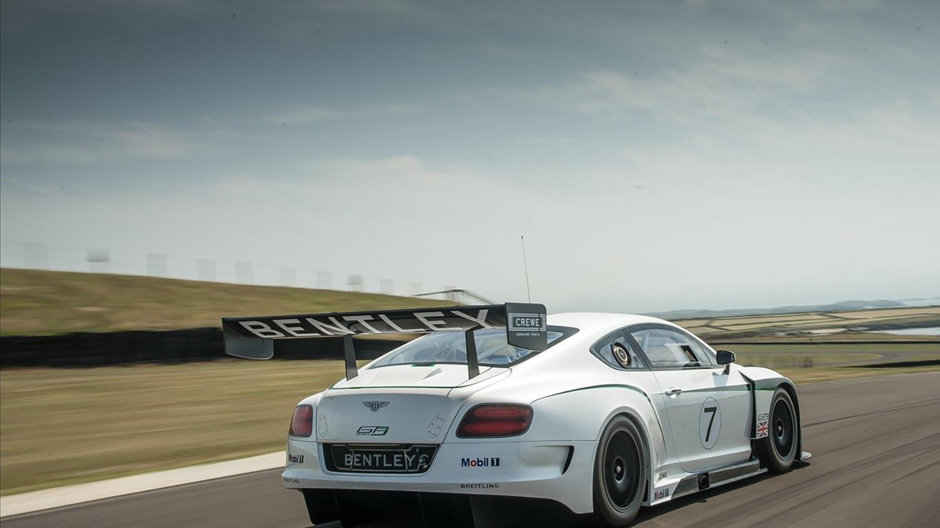 “长局大战，投手与击球手的极限对决，谁能笑到最后？”，投球手接杀