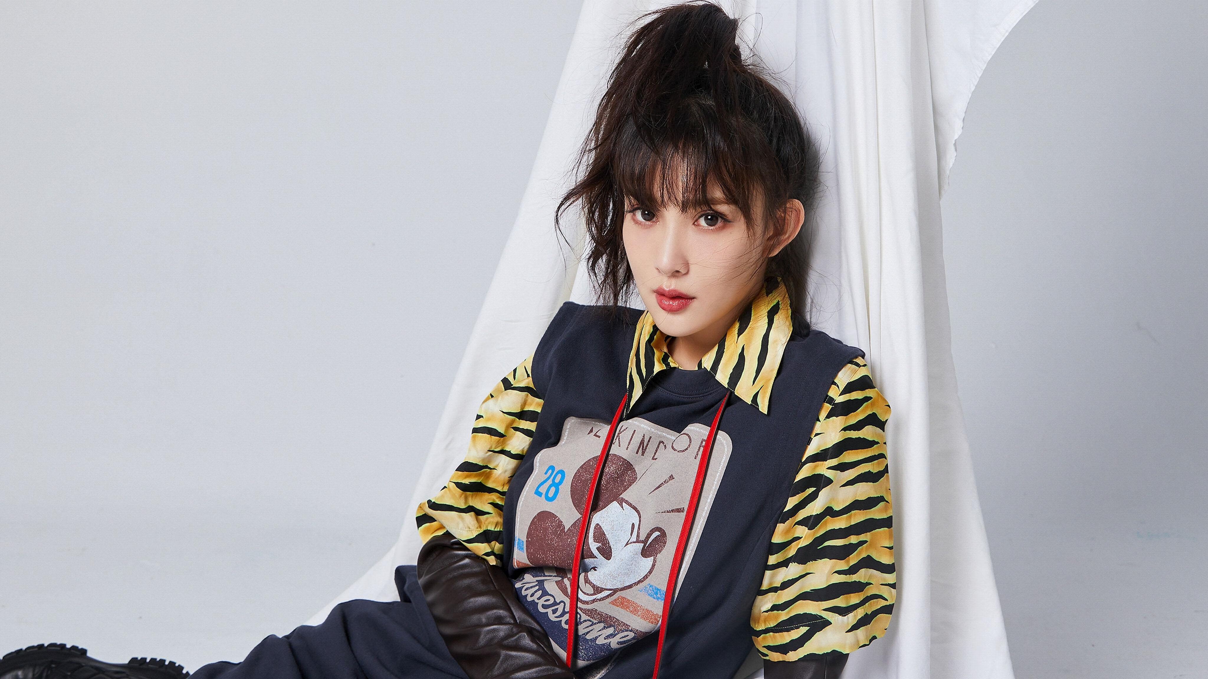 曼联球员探访福利院送上温暖，曼联足球运动员